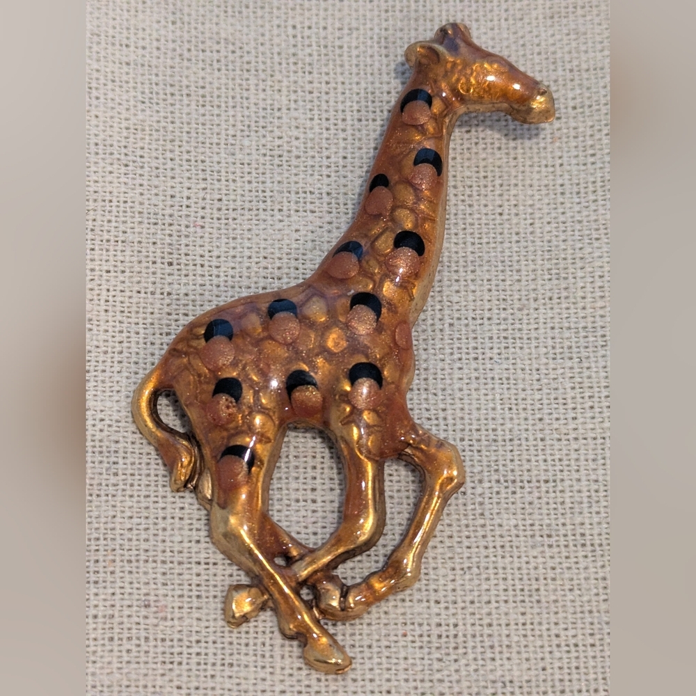 Elegant Gold Giraffe Brooch Like New
